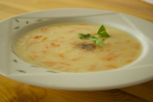 Şehriyeli Tavuk Suyu Çorbası Tarifi ve Malzemeleri