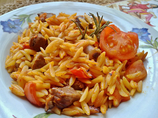 Domatesli Arpa Şehriye Pilavı Tarifi ve Malzemeleri